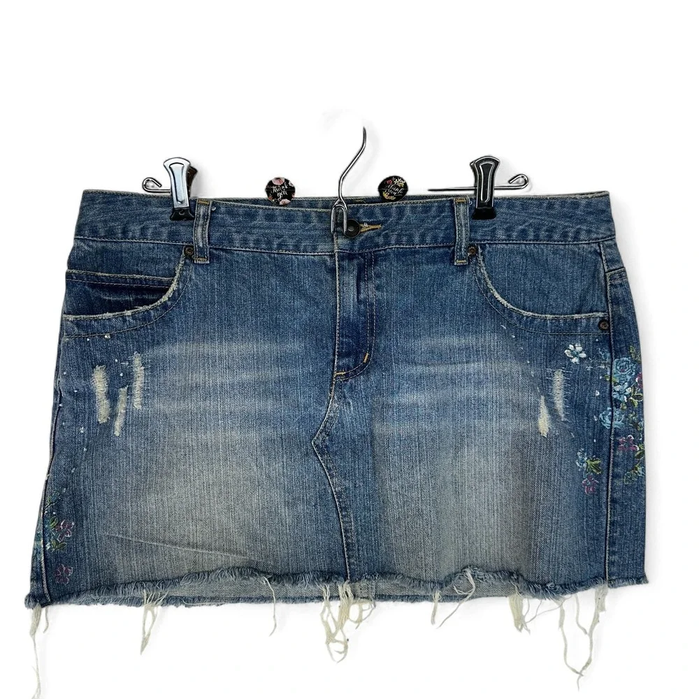 Aeropostale Distressed Cut-Off‎ Denim Mini Skirt Size 11/12 Y2K Blue Jean Flair
